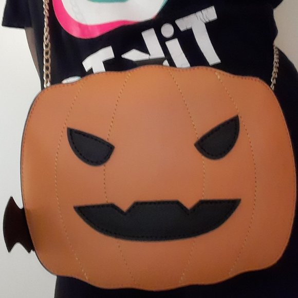Handbags - ❤️HOST PICK❤️  10/21- PUMPKIN CROSSBODY BAG
